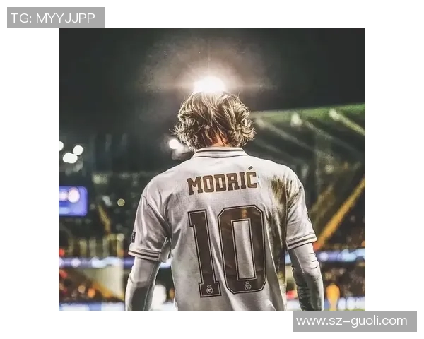 球场上的璀璨星光：探索足球世界中那些闪耀的传奇球星